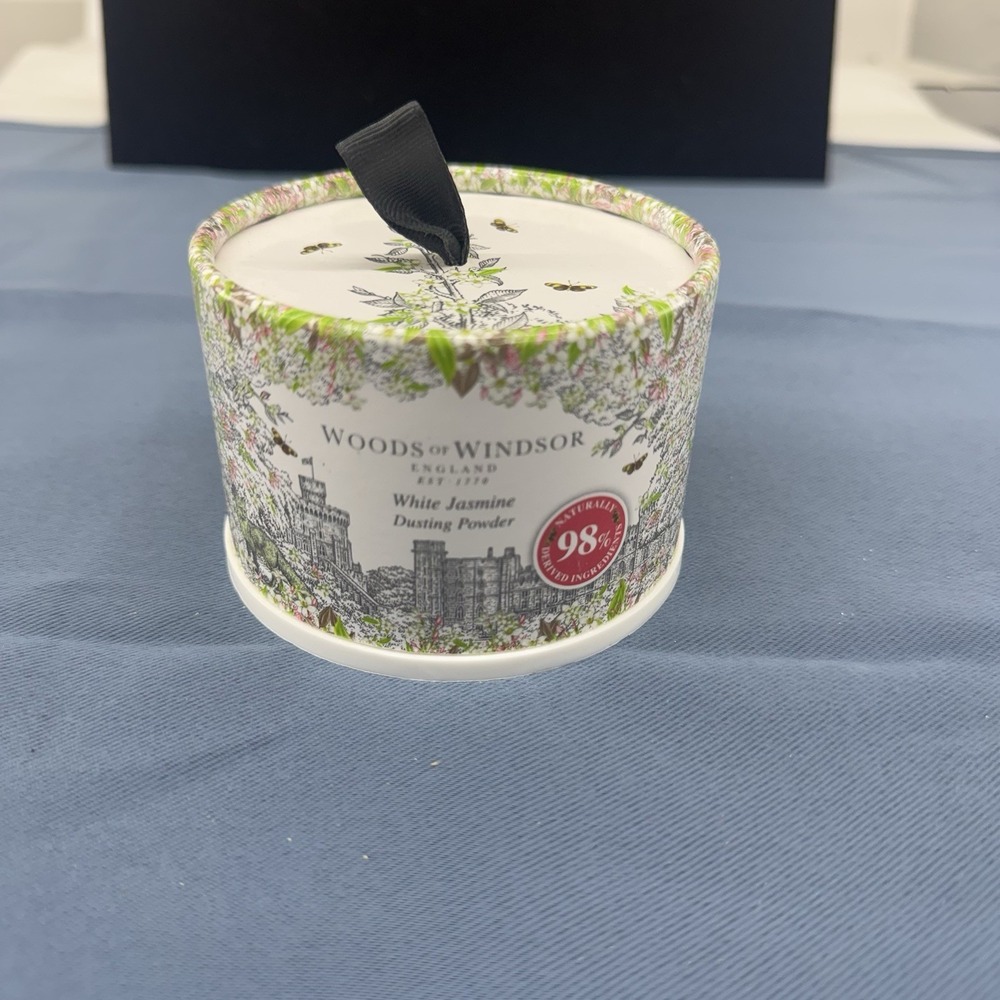 Woods Of Windsor White Jasmine Dusting Powder 3.5 Ounce - Picture 4 of 6